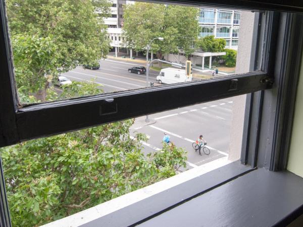 Ocean Island Inn | Backpackers | Suites : photo 4 de la chambre petite chambre double avec salle de bains commune