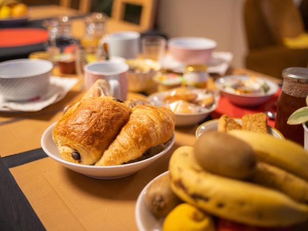 Le jardin des 4 saisons : photo 6 de la chambre chambre double avec salle de bains privative
