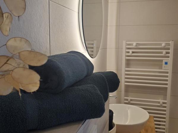 Cale 32 - Chambres d'hôtes : photo 4 de la chambre chambre familiale avec salle de bains privative