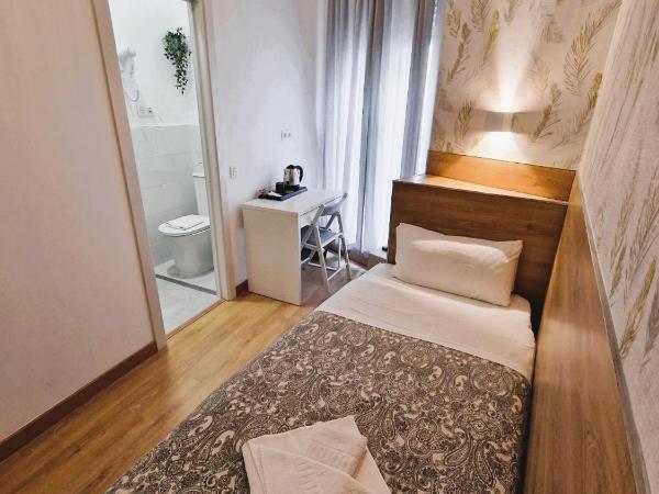 Hostal Comercial : photo 1 de la chambre chambre simple standard avec salle de bains privative