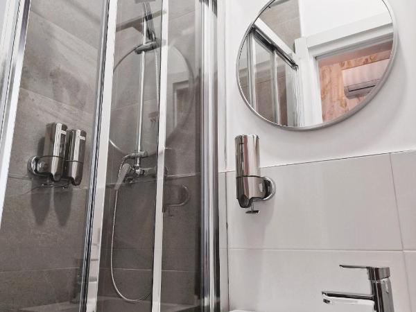 Hostal Comercial : photo 4 de la chambre chambre simple standard avec salle de bains privative