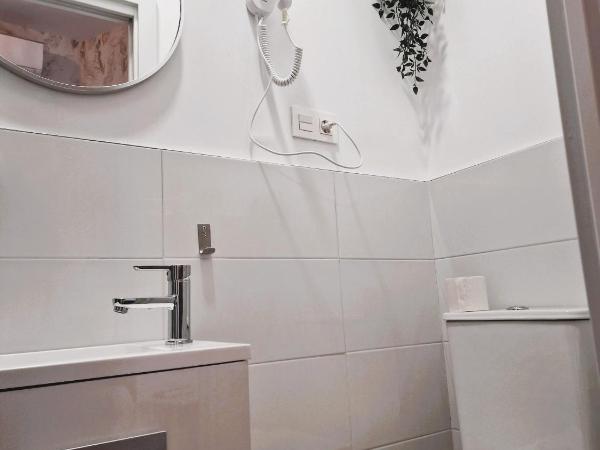 Hostal Comercial : photo 5 de la chambre chambre simple standard avec salle de bains privative