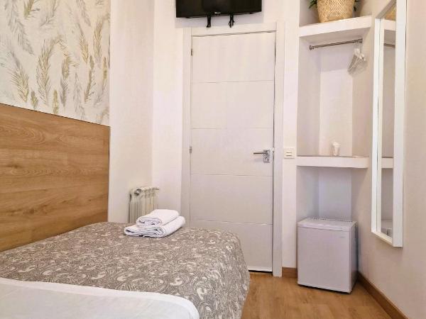 Hostal Comercial : photo 3 de la chambre chambre simple standard avec salle de bains privative
