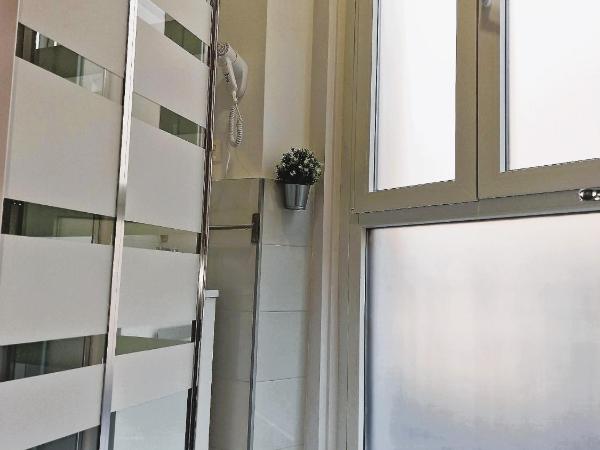 Hostal Comercial : photo 5 de la chambre chambre double extérieure