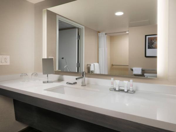 Houston Marriott Medical Center/Museum District : photo 5 de la chambre chambre lit king-size