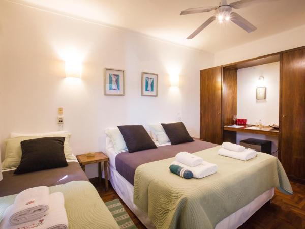 Posada de Rosas : photo 4 de la chambre chambre triple avec salle de bains privative