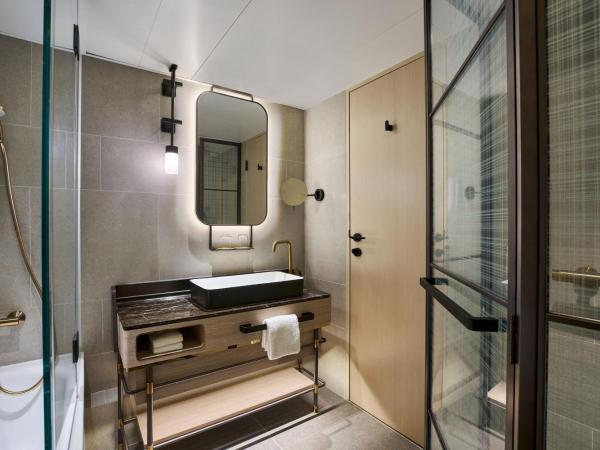 Sheraton Hong Kong Hotel & Towers : photo 4 de la chambre chambre lit king-size avec accès au salon club