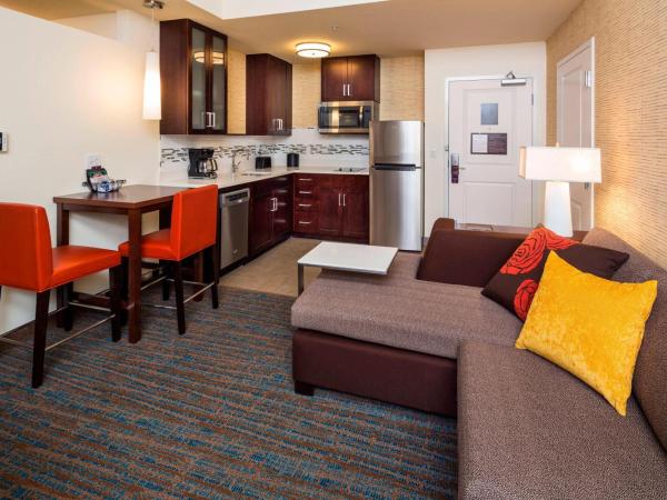 Residence Inn by Marriott Jacksonville South Bartram Park : photo 4 de la chambre studio lit king-size avec canapé-lit et baignoire adaptée - accessible aux personnes à mobilité réduite