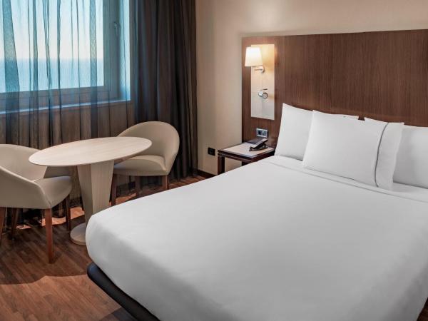 AC Hotel Barcelona Fórum by Marriott : photo 2 de la chambre chambre lit queen-size - vue sur mer
