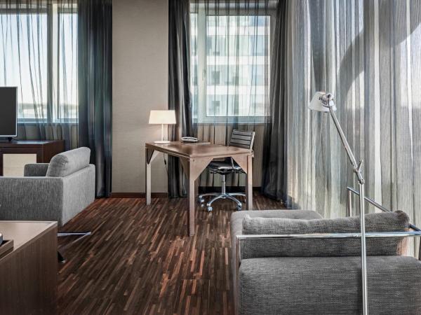 AC Hotel Barcelona Fórum by Marriott : photo 4 de la chambre suite avec lit king-size - Étage supérieur