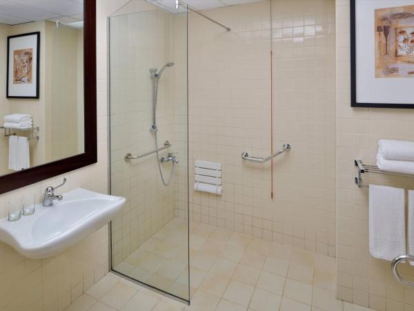 Delta Hotels by Marriott Jumeirah Beach, Dubai : photo 5 de la chambre deluxe guest room king – complimentary beach kit