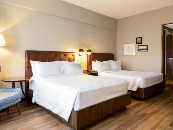 Four Points by Sheraton Monterrey Airport : photo 1 de la chambre premium executive room with two queen beds