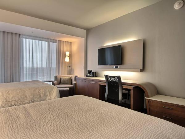 Courtyard by Marriott Quebec City : photo 3 de la chambre chambre avec 2 grands lits queen-size 