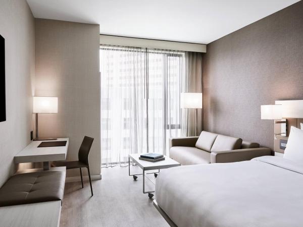 AC Hotel By Marriott Dallas By The Galleria : photo 1 de la chambre chambre lit king-size avec canapé-lit