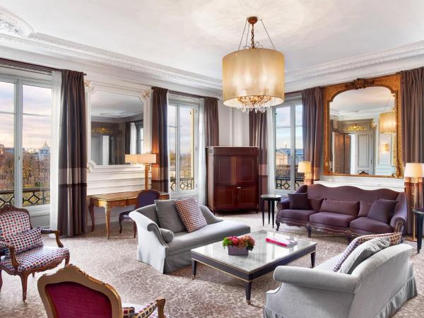The Westin Paris - Vendôme : photo 4 de la chambre suite présidentielle avec 2 lits king-size - vue sur tour eiffel