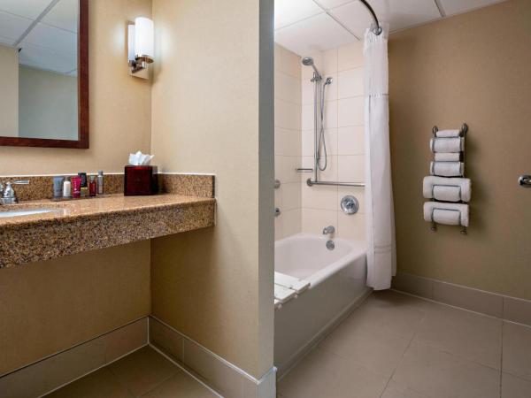 Houston Marriott West Loop by The Galleria : photo 3 de la chambre chambre lit king-size