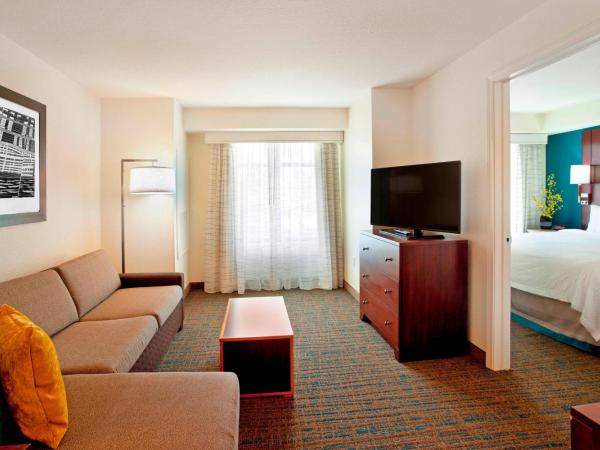 Residence Inn by Marriott Portland Airport at Cascade Station : photo 2 de la chambre suite 1 chambre lit king-size avec canapé-lit