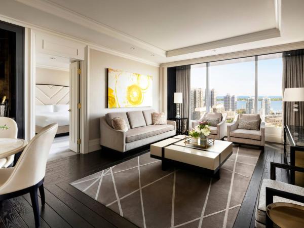 The Ritz-Carlton, Toronto : photo 1 de la chambre suite 1 lit king-size exécutive simcoe avec canapé-lit - vue sur lac ontario