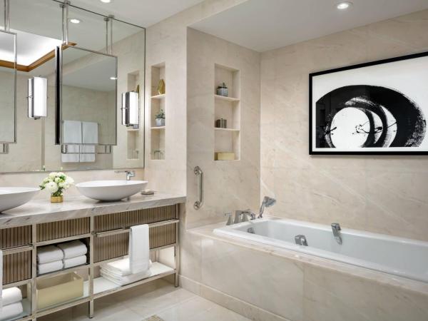 The Ritz-Carlton, Toronto : photo 4 de la chambre suite 1 lit king-size signature wellington - Étage club - vue sur ville