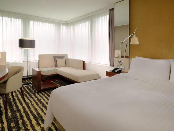 Zurich Marriott Hotel : photo 1 de la chambre chambre lit king-size de luxe - bâtiment principal