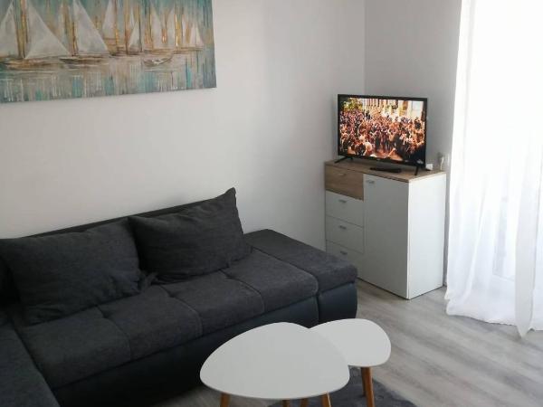 Apartments and rooms with parking space Crikvenica - 12305 : photo 2 de la chambre chambre double avec balcon - vue sur mer