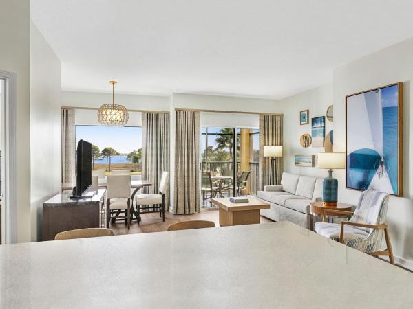 Marriott's Legends Edge at Bay Point : photo 2 de la chambre two-bedroom villa with two king beds, two sofa beds, balcony and resort view