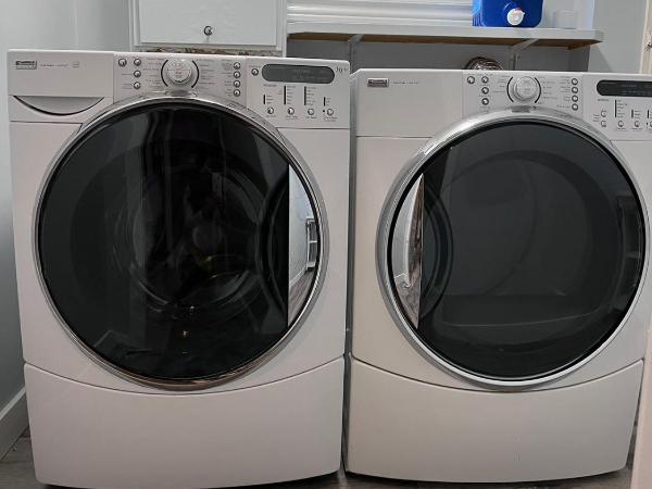 Calgary Elegant Best Garden Suite Close LRT&UC& Free Parking : photo 5 de la chambre chambre double