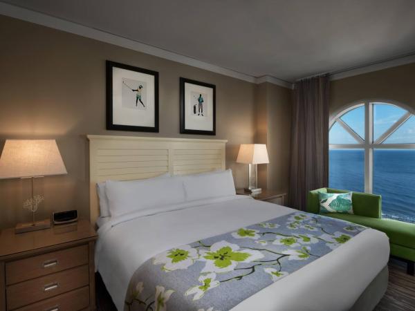 Marriott's OceanWatch Villas at Grande Dunes : photo 4 de la chambre 2 bedroom villa, oceanfront, balcony 