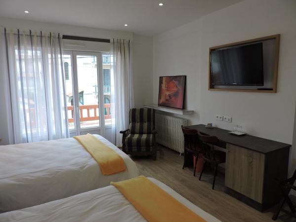 Hotel Uhainak : photo 5 de la chambre chambre familiale supérieure avec balcon