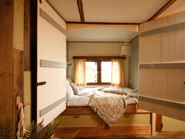Bamboo Lodge Groningen : photo 9 de la chambre chambre double - vue sur jardin