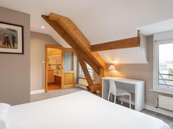 Hôtel De La Paix : photo 3 de la chambre chambre double - côté village