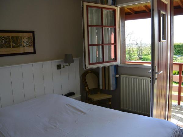 Hotel Nuit Et Jour - La Maison de Lucile : photo 6 de la chambre chambre double - côté jardin