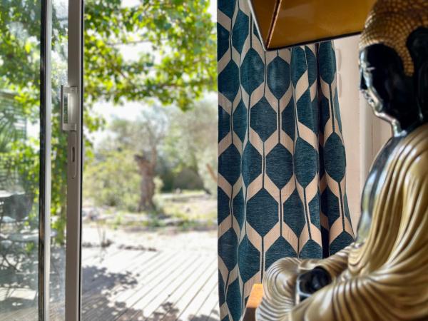 Gîte Les logis du Pech : photo 4 de la chambre chambre double - vue sur jardin