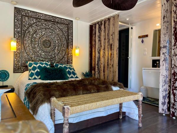 Gîte Les logis du Pech : photo 2 de la chambre chambre double - vue sur jardin