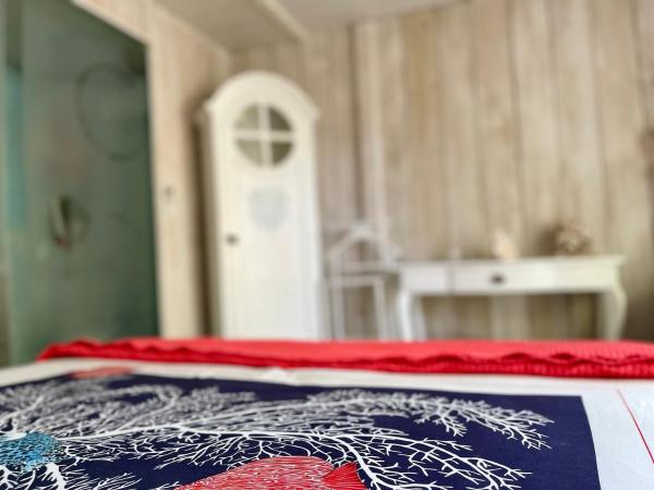 Gîte Les logis du Pech : photo 10 de la chambre chambre double - vue sur jardin