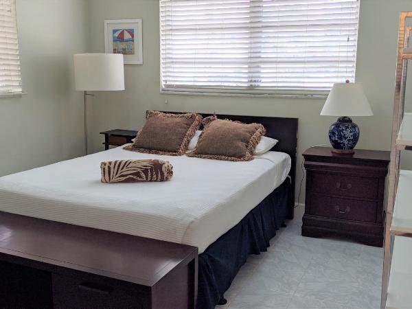 Manhattan Tower Apartment Hotel : photo 3 de la chambre garden villa 3 one bedroom