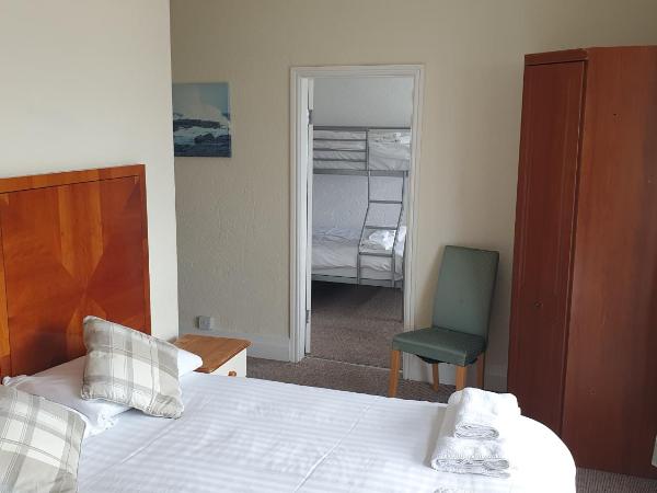 HOTEL242 : photo 2 de la chambre chambre familiale - vue sur mer