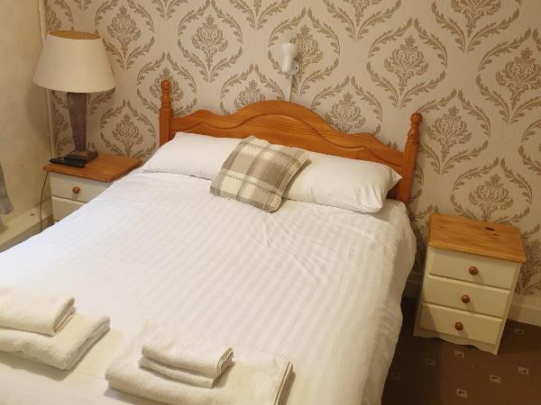 HOTEL242 : photo 1 de la chambre chambre triple avec douche