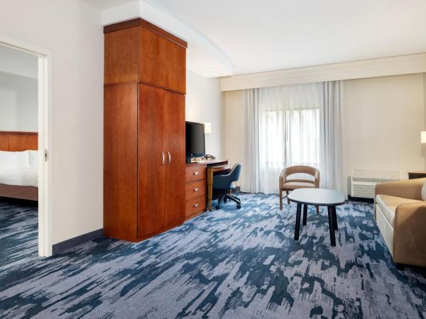 Fairfield Inn & Suites Orlando Ocoee : photo 3 de la chambre suite 1 chambre avec 1 lit king-size et canapé-lit