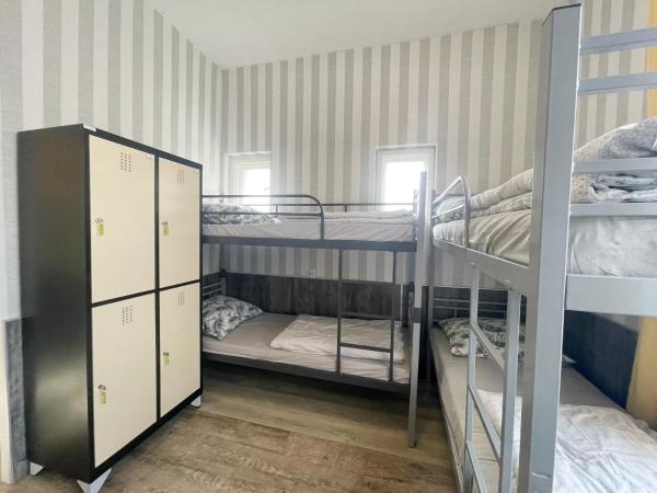 BP Hostel Gdynia : photo 7 de la chambre chambre familiale avec salle de bains commune