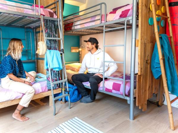 SURF HOSTEL BIARRITZ : photo 2 de la chambre lit simple dans dortoir de 4 lits