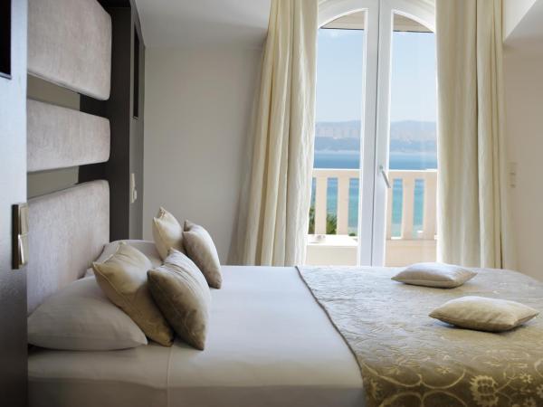 Damianii Luxury Boutique Hotel & Spa : photo 1 de la chambre suite exécutive avec terrasse et baignoire spa - vue sur mer