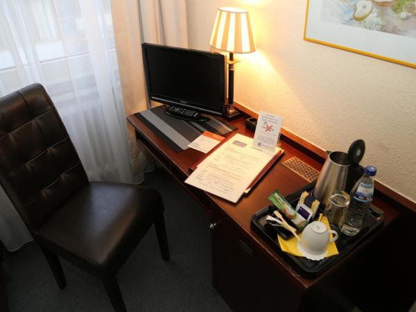 Hotel Löhndorf : photo 1 de la chambre chambre simple avec salle de bains commune