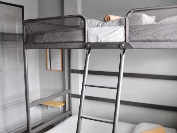 GRAYHAUS SOHO Ipoh : photo 9 de la chambre chambre lits jumeaux avec salle de bains privative