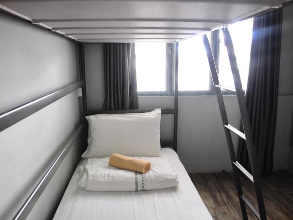 GRAYHAUS SOHO Ipoh : photo 10 de la chambre chambre lits jumeaux avec salle de bains privative