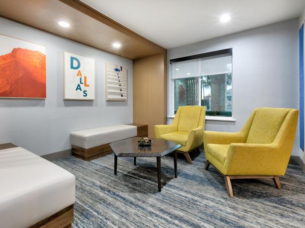 Holiday Inn Express & Suites - Dallas Park Central Northeast, an IHG Hotel : photo 3 de la chambre suite lit king-size – non-fumeurs