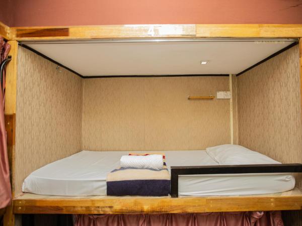 Escape Backpackers KK : photo 2 de la chambre lit dans dortoir mixte de 8 lits 