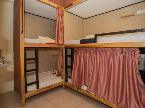 Escape Backpackers KK : photo 8 de la chambre lit dans un dortoir de 4 lits