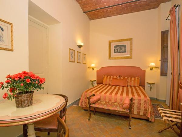 La Casa Del Garbo - Luxury Rooms & Suite : photo 9 de la chambre chambre double – vue sur cour