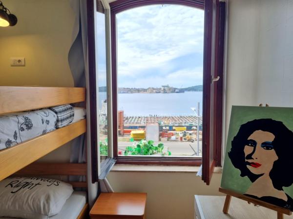 Hostel Pipištrelo : photo 4 de la chambre chambre triple standard - vue sur mer